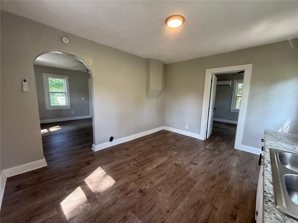 502 E Locust Street — photo 6