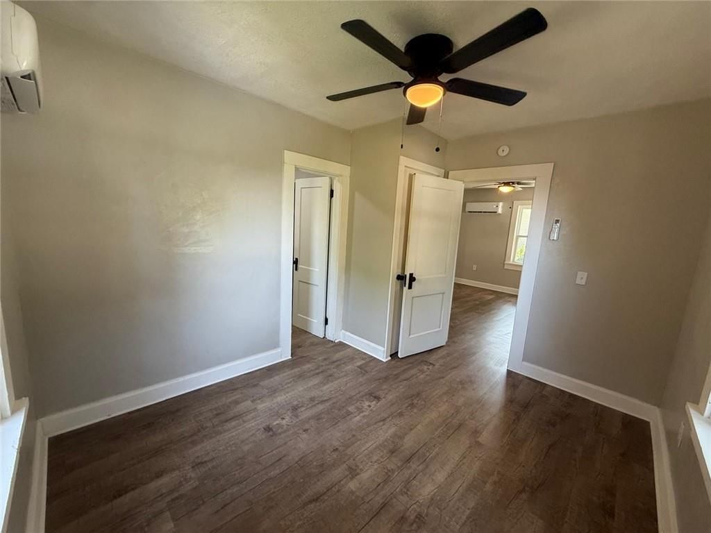502 E Locust Street — photo 7