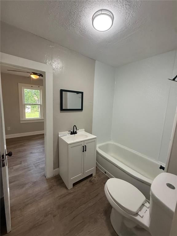 502 E Locust Street — photo 10