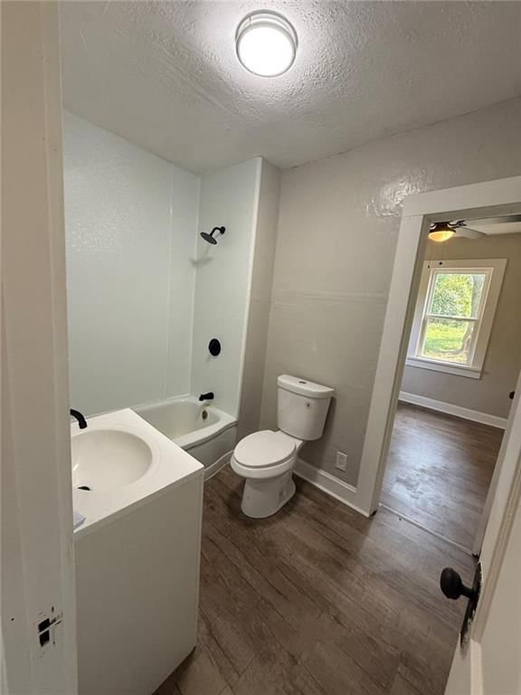 502 E Locust Street — photo 12