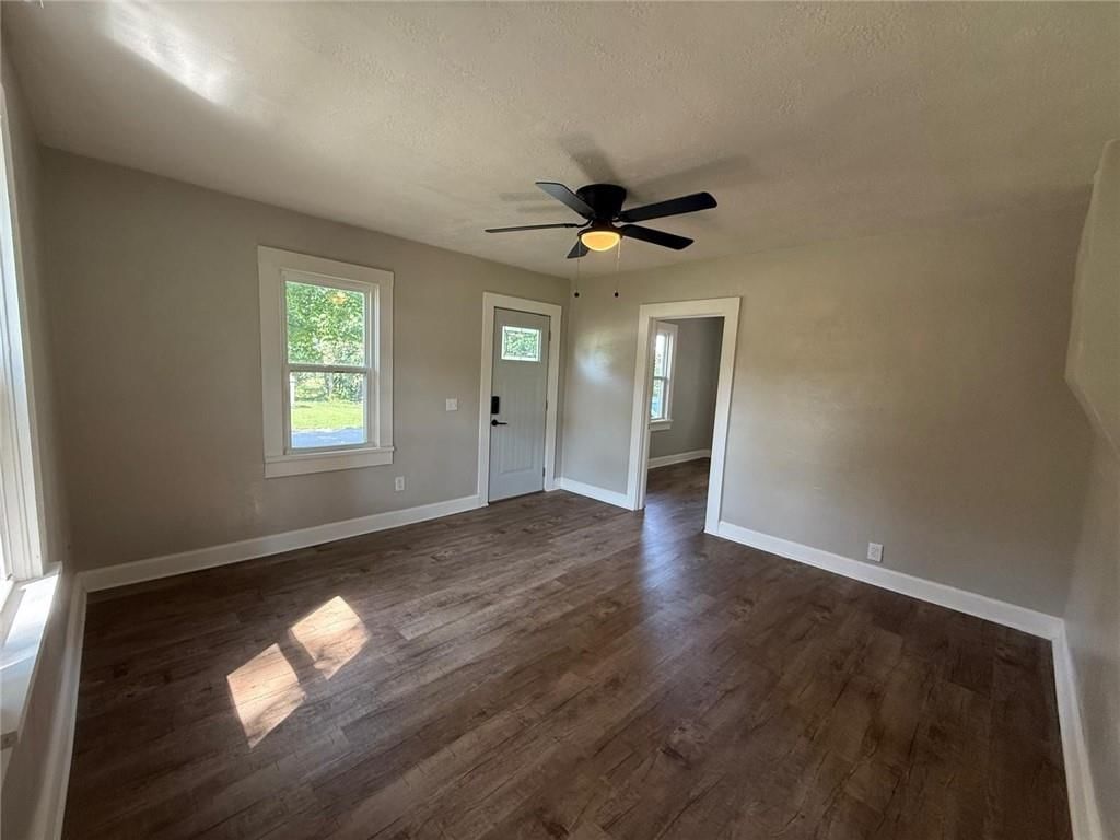 502 E Locust Street — photo 15