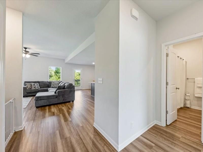 817 Shane Court — photo 2