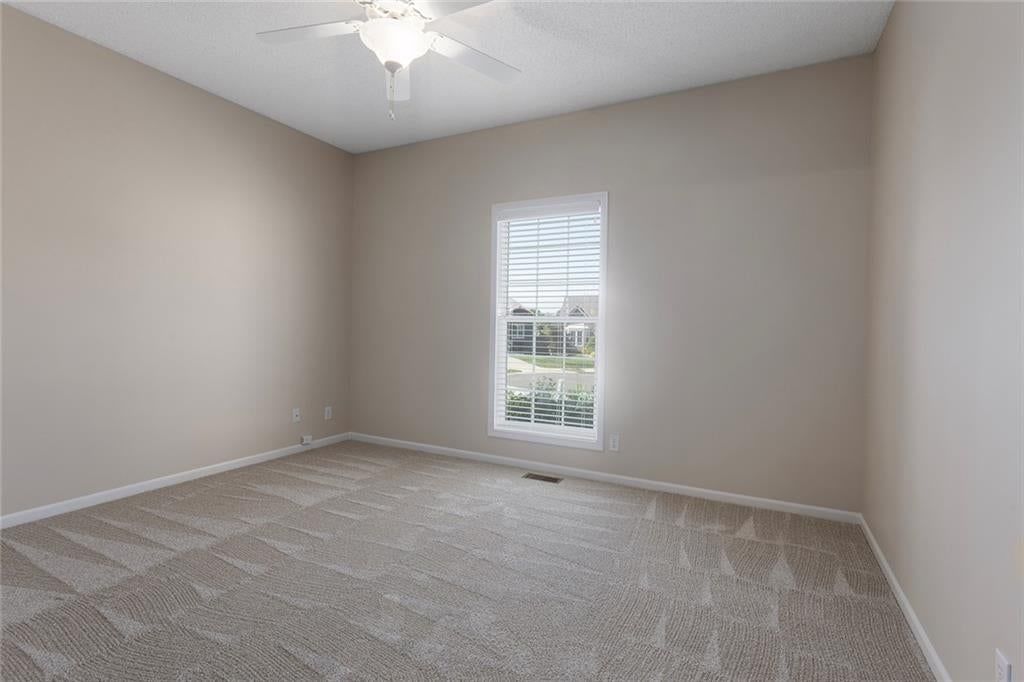 Photo 4 of 33 - 8654 N Britt Avenue, Kansas City, MO 64154