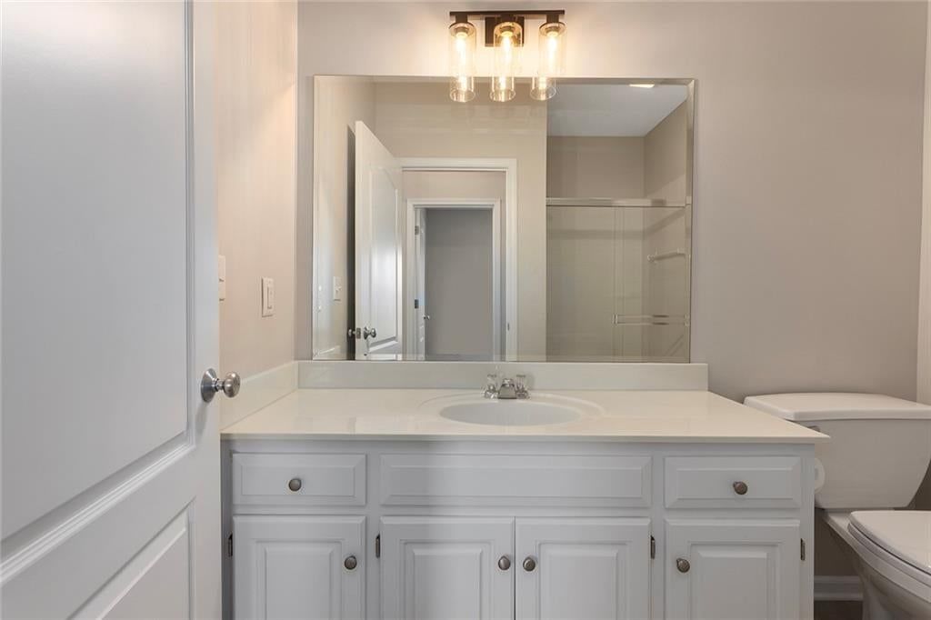 Photo 6 of 33 - 8654 N Britt Avenue, Kansas City, MO 64154