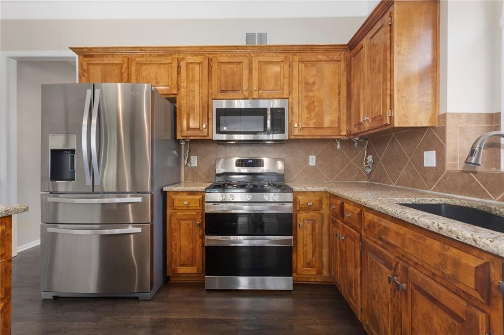 Photo 13 of 33 - 8654 N Britt Avenue, Kansas City, MO 64154