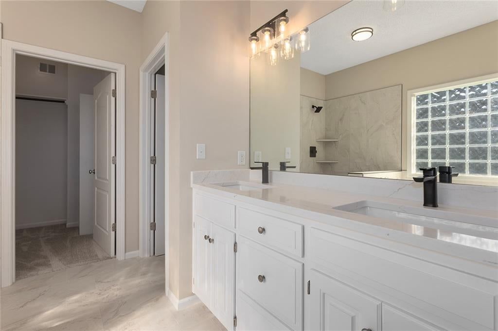Photo 20 of 33 - 8654 N Britt Avenue, Kansas City, MO 64154