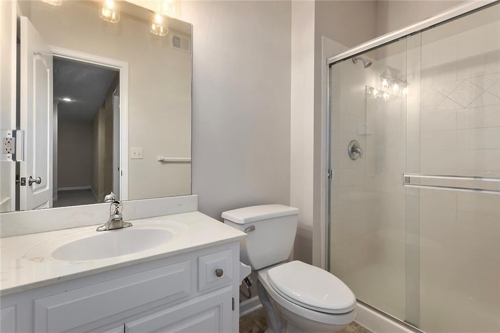 Photo 26 of 33 - 8654 N Britt Avenue, Kansas City, MO 64154