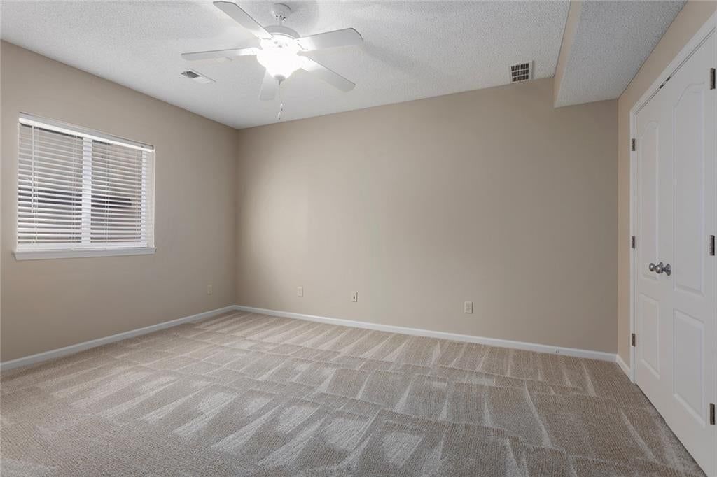 Photo 27 of 33 - 8654 N Britt Avenue, Kansas City, MO 64154