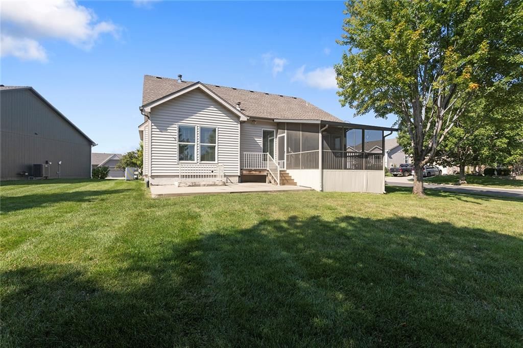 Photo 31 of 33 - 8654 N Britt Avenue, Kansas City, MO 64154