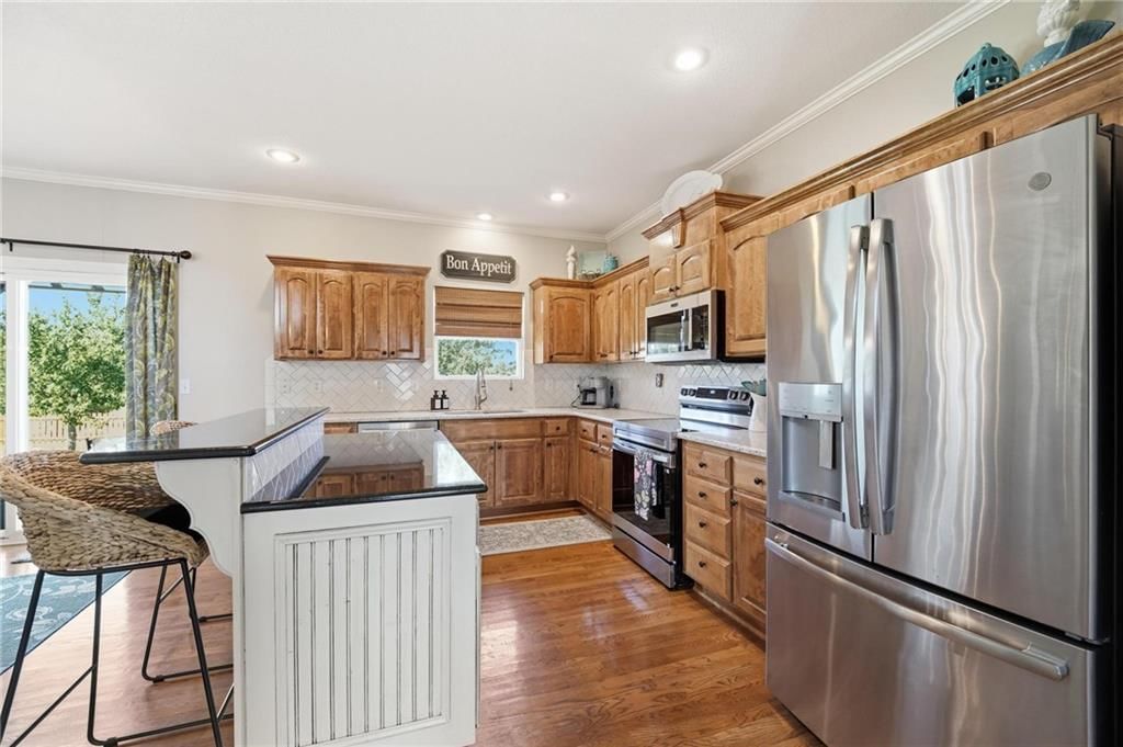 15718 Richmond Avenue — photo 8