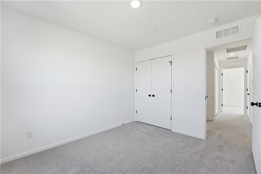 Photo 11 of 18 - 12415 S Acacia Drive, Lake Lotawana, MO 64086