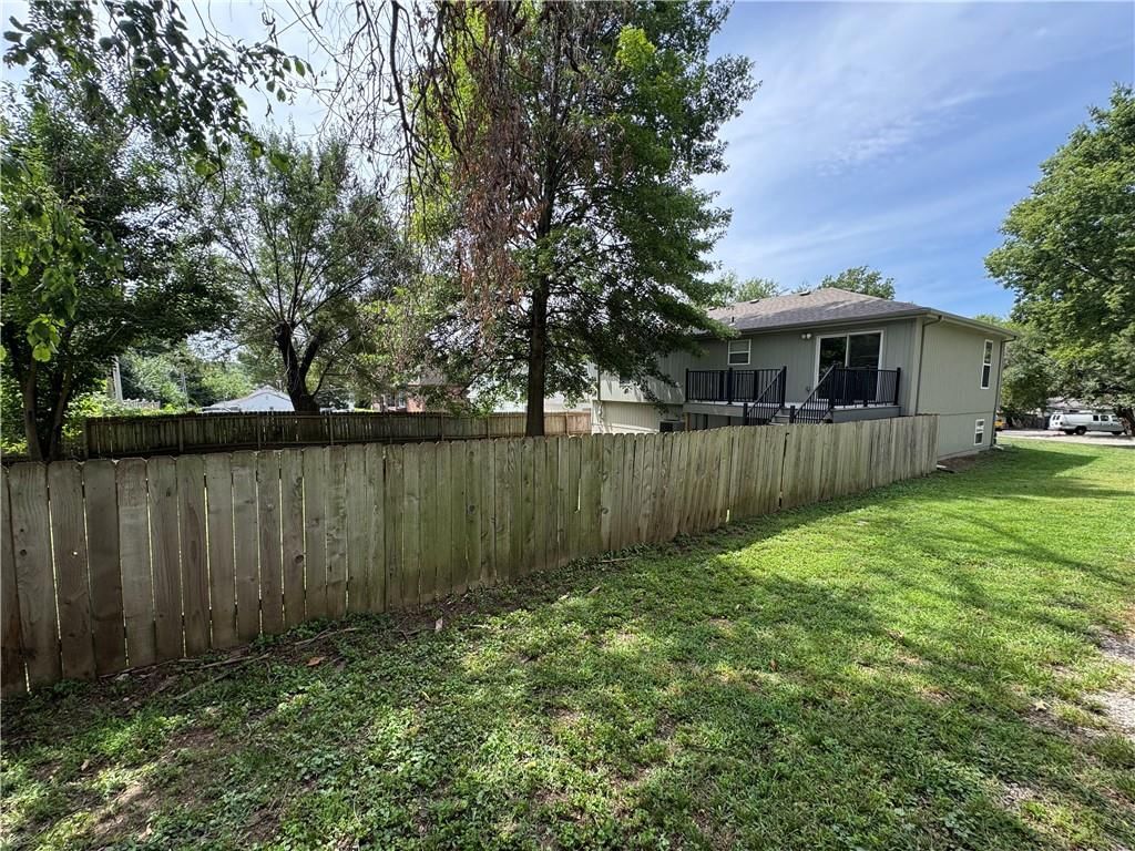 5709 Outlook Street — photo 2