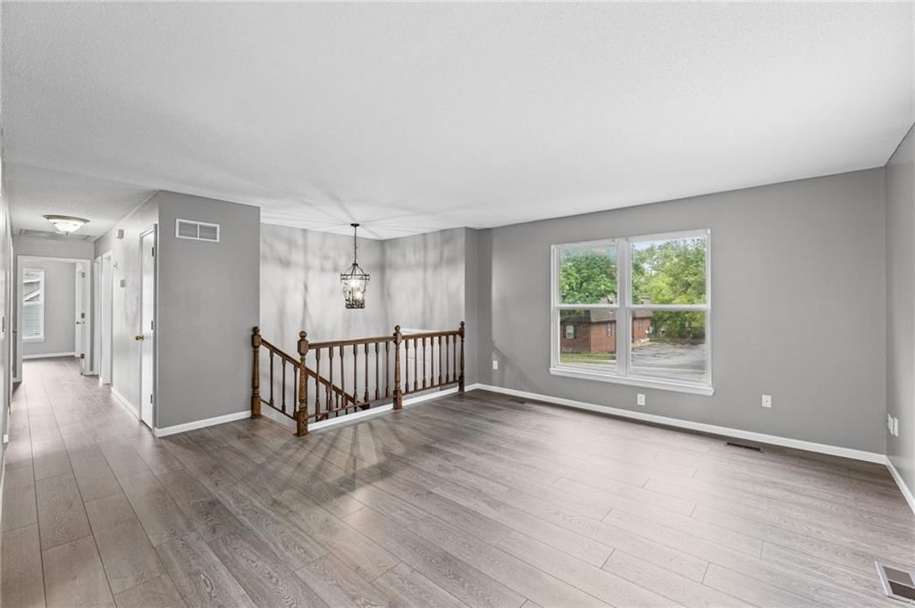 5709 Outlook Street — photo 11
