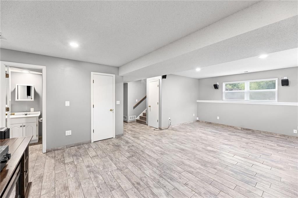 5709 Outlook Street — photo 30