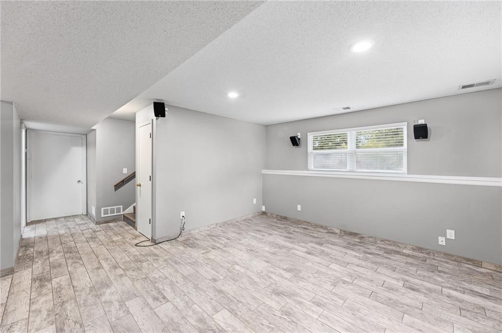 5709 Outlook Street — photo 32