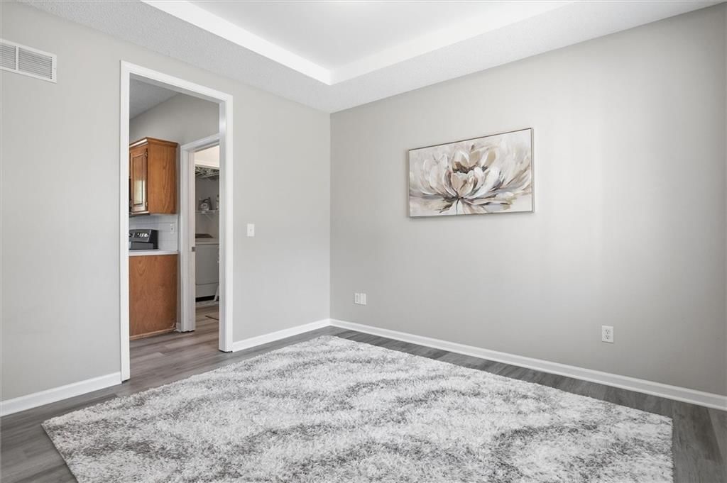 1012 N Clinton Street — photo 5