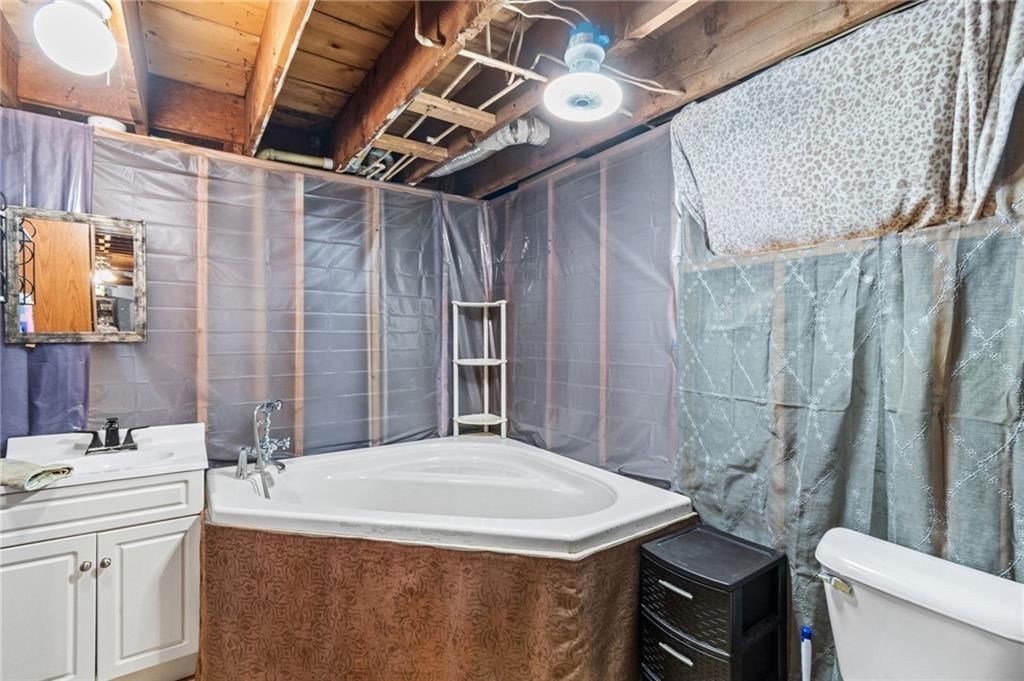 116 W Marshall Street — photo 33
