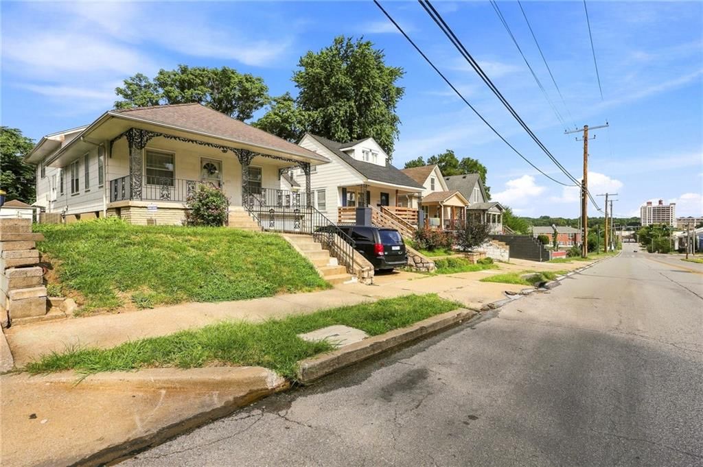 1222 Hardesty Avenue, Kansas City, MO: listing photo 2