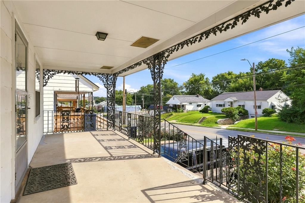 Photo 4 of 61 - 1222 Hardesty Avenue, Kansas City, MO 64127