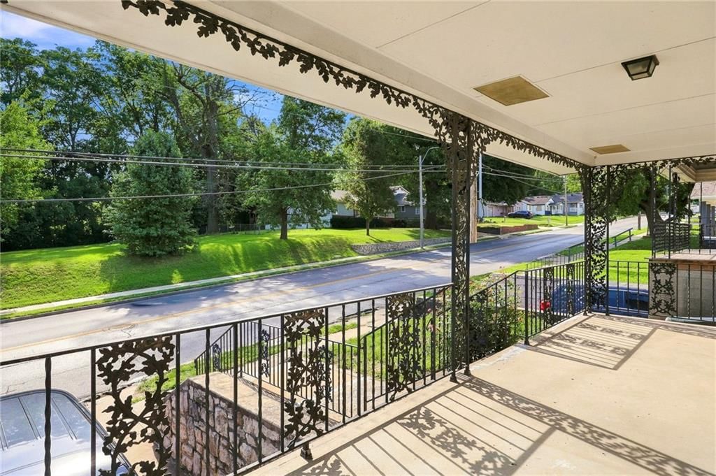 Photo 5 of 61 - 1222 Hardesty Avenue, Kansas City, MO 64127