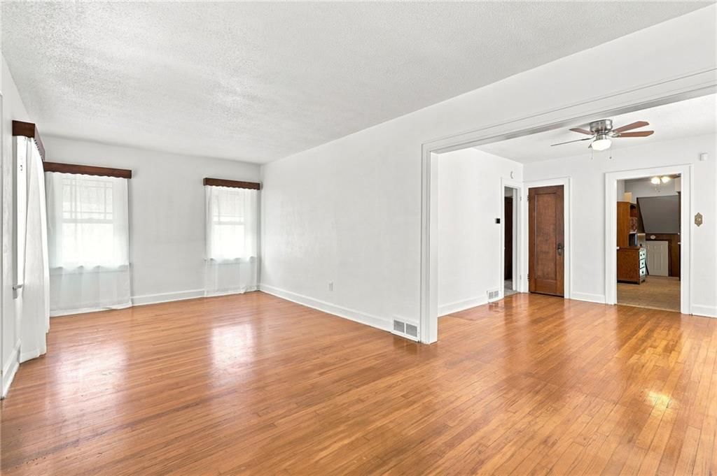 Photo 7 of 61 - 1222 Hardesty Avenue, Kansas City, MO 64127