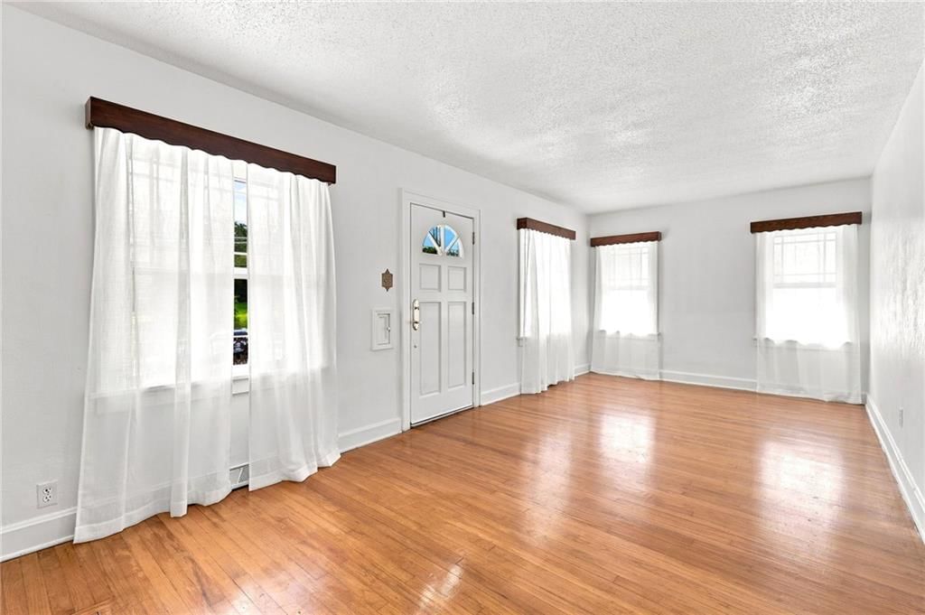 Photo 9 of 61 - 1222 Hardesty Avenue, Kansas City, MO 64127
