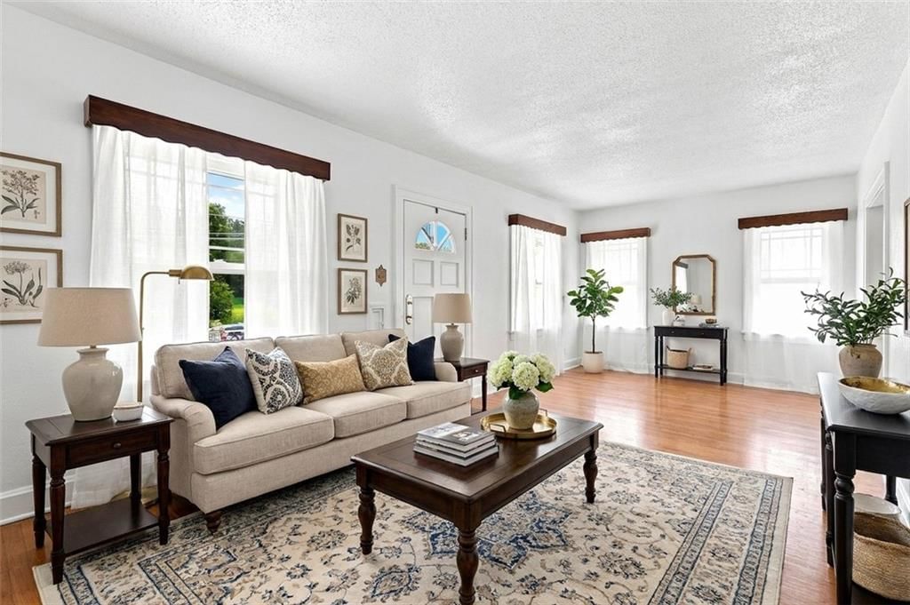Photo 10 of 61 - 1222 Hardesty Avenue, Kansas City, MO 64127