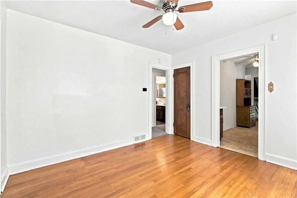 Photo 12 of 61 - 1222 Hardesty Avenue, Kansas City, MO 64127