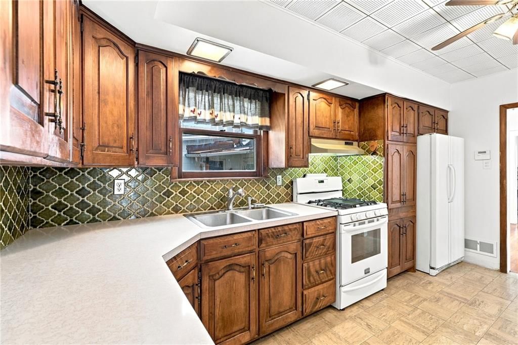 Photo 16 of 61 - 1222 Hardesty Avenue, Kansas City, MO 64127