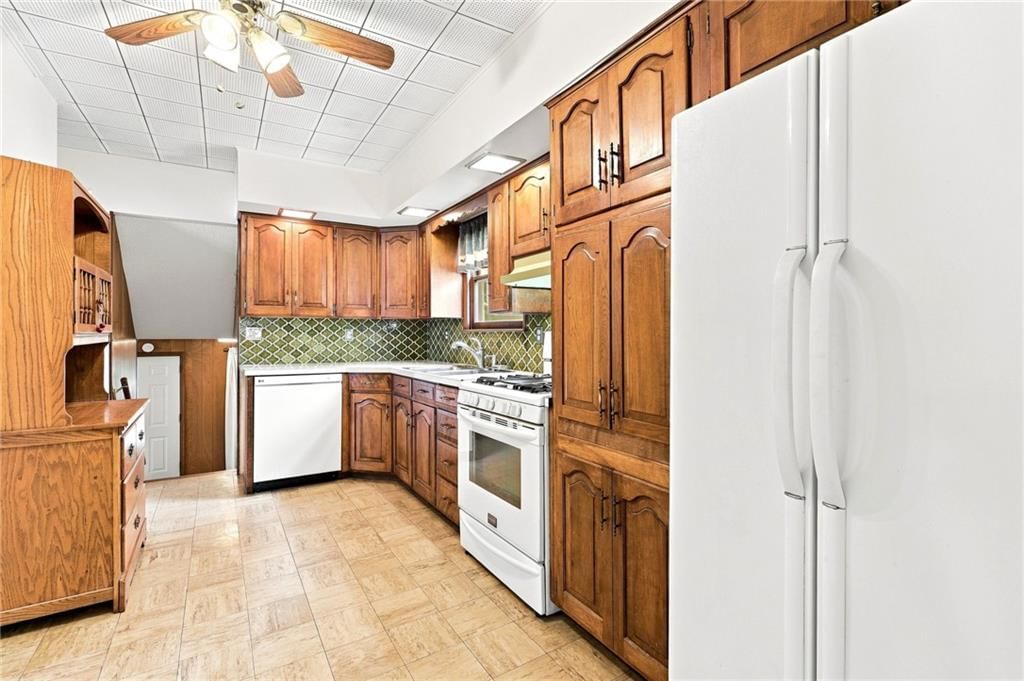 Photo 18 of 61 - 1222 Hardesty Avenue, Kansas City, MO 64127