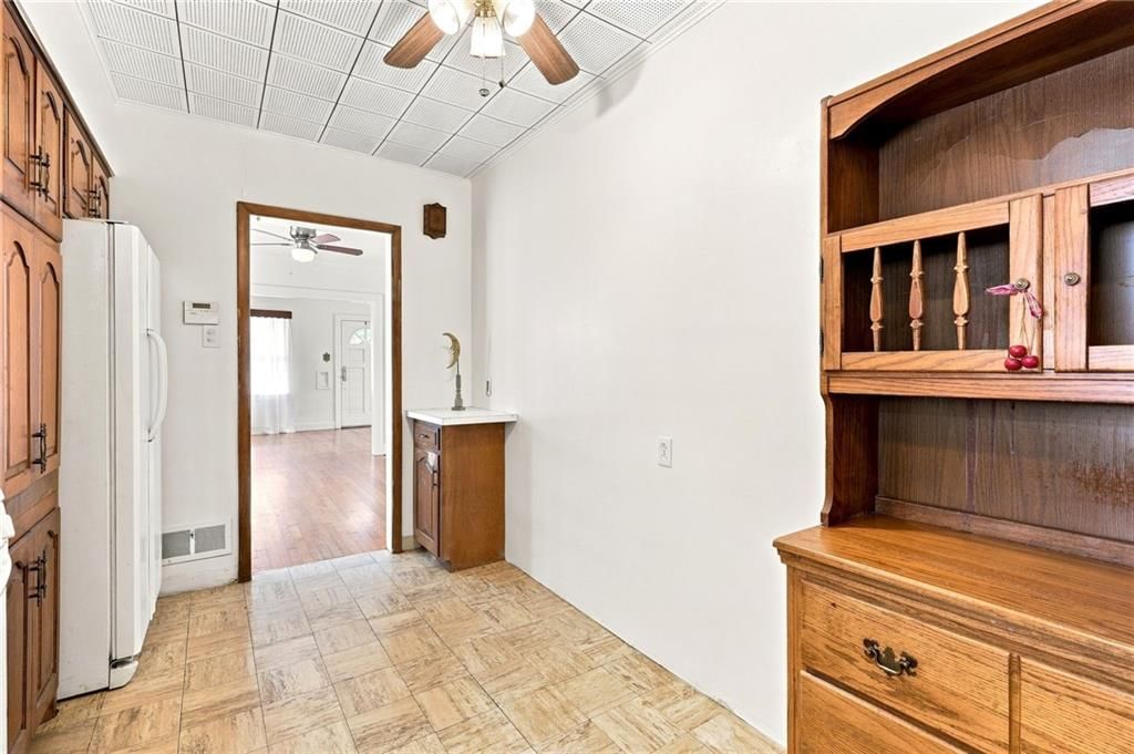 Photo 19 of 61 - 1222 Hardesty Avenue, Kansas City, MO 64127