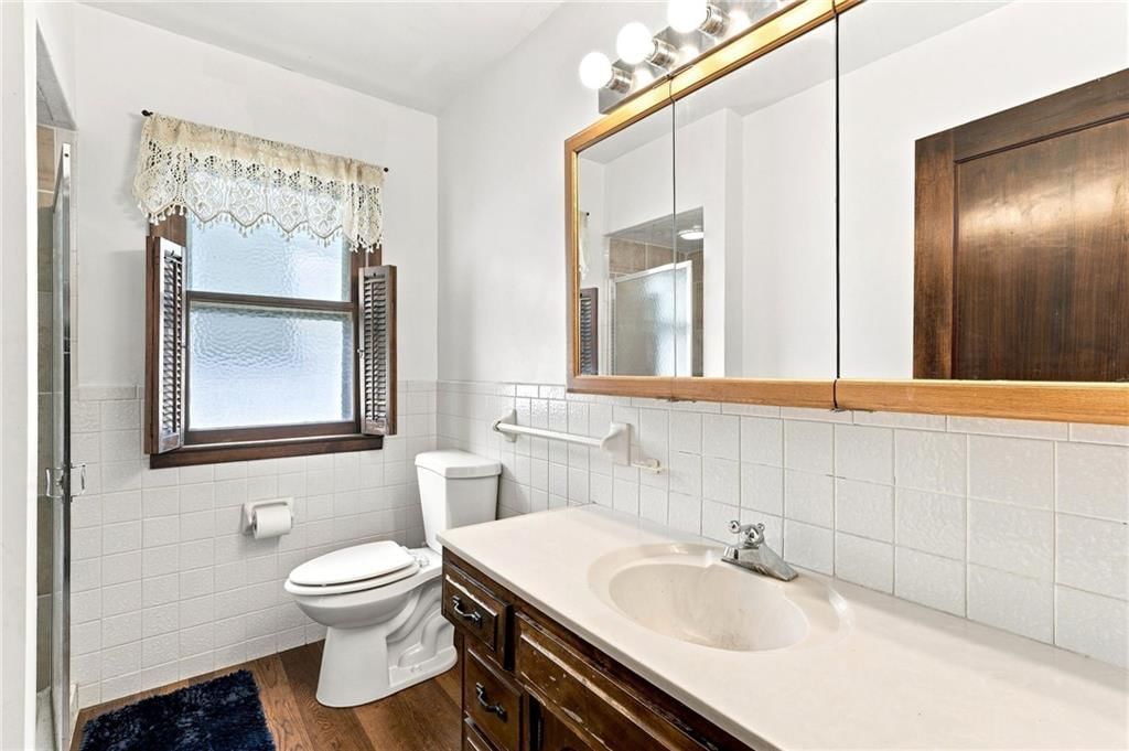 Photo 24 of 61 - 1222 Hardesty Avenue, Kansas City, MO 64127