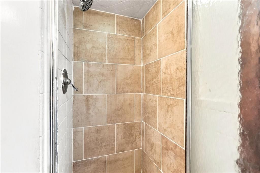 Photo 25 of 61 - 1222 Hardesty Avenue, Kansas City, MO 64127