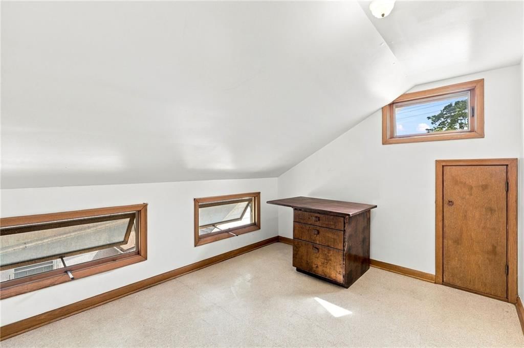 Photo 37 of 61 - 1222 Hardesty Avenue, Kansas City, MO 64127