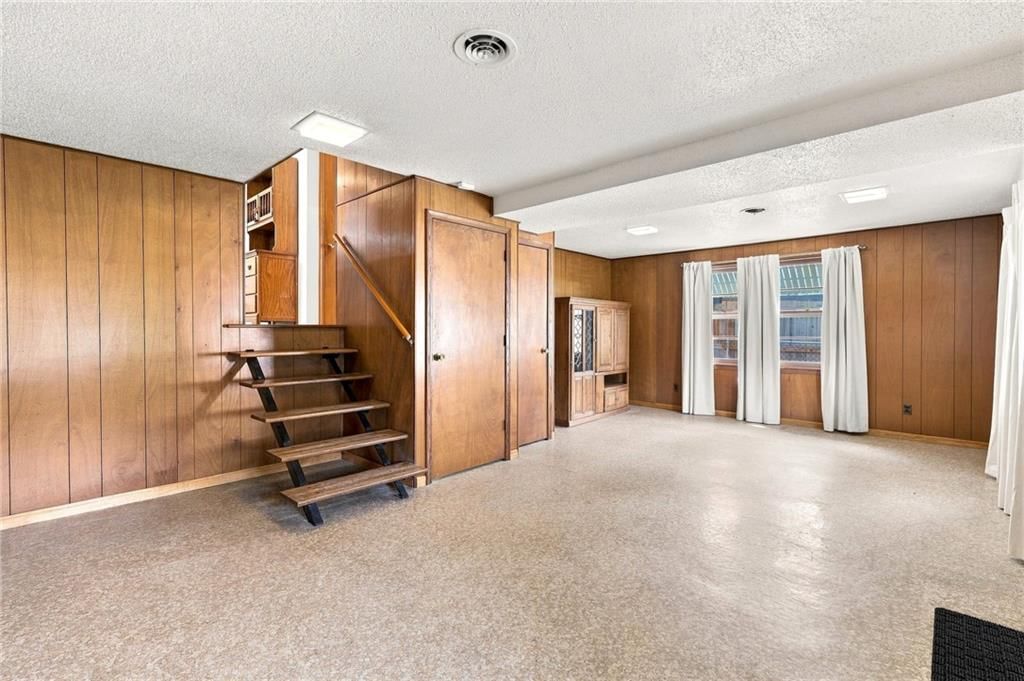 Photo 39 of 61 - 1222 Hardesty Avenue, Kansas City, MO 64127