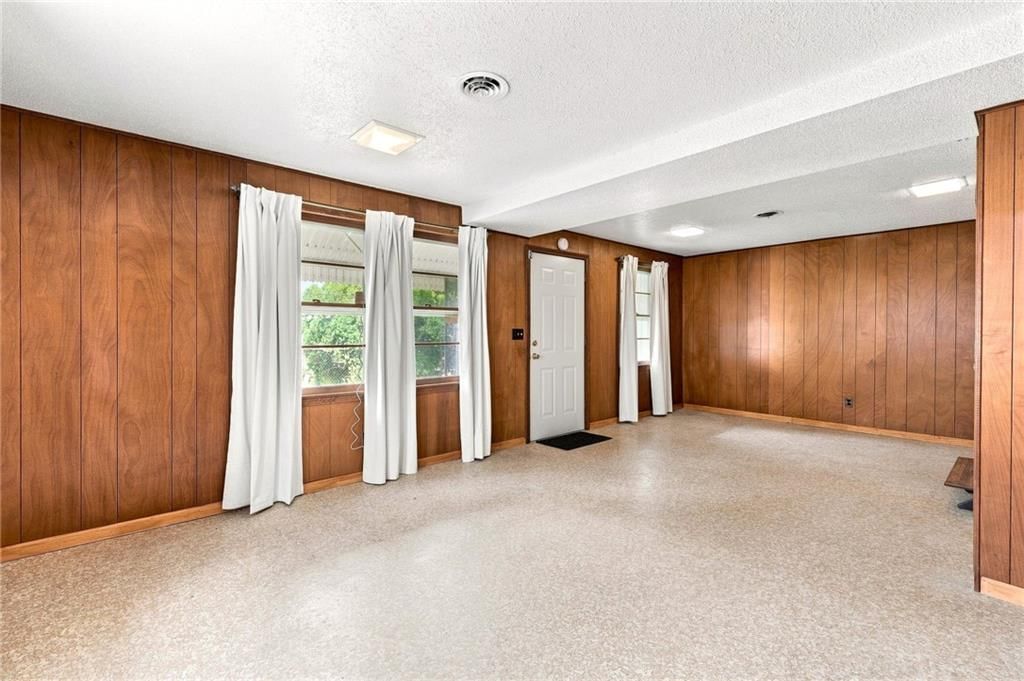 Photo 41 of 61 - 1222 Hardesty Avenue, Kansas City, MO 64127