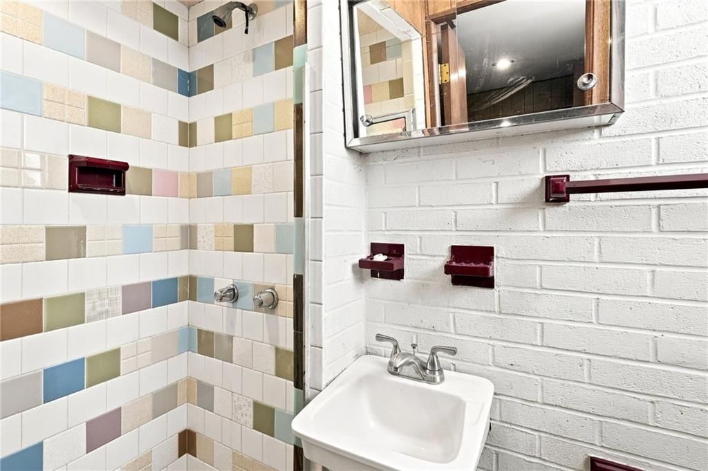 Photo 45 of 61 - 1222 Hardesty Avenue, Kansas City, MO 64127