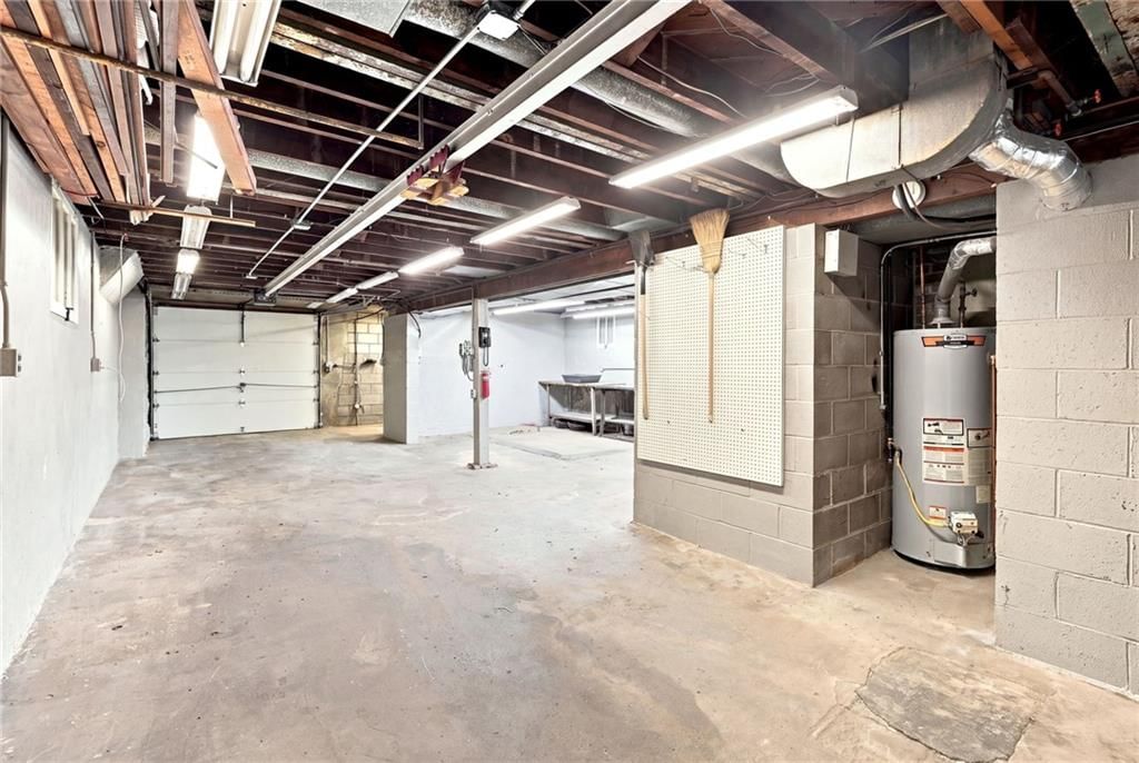 Photo 46 of 61 - 1222 Hardesty Avenue, Kansas City, MO 64127