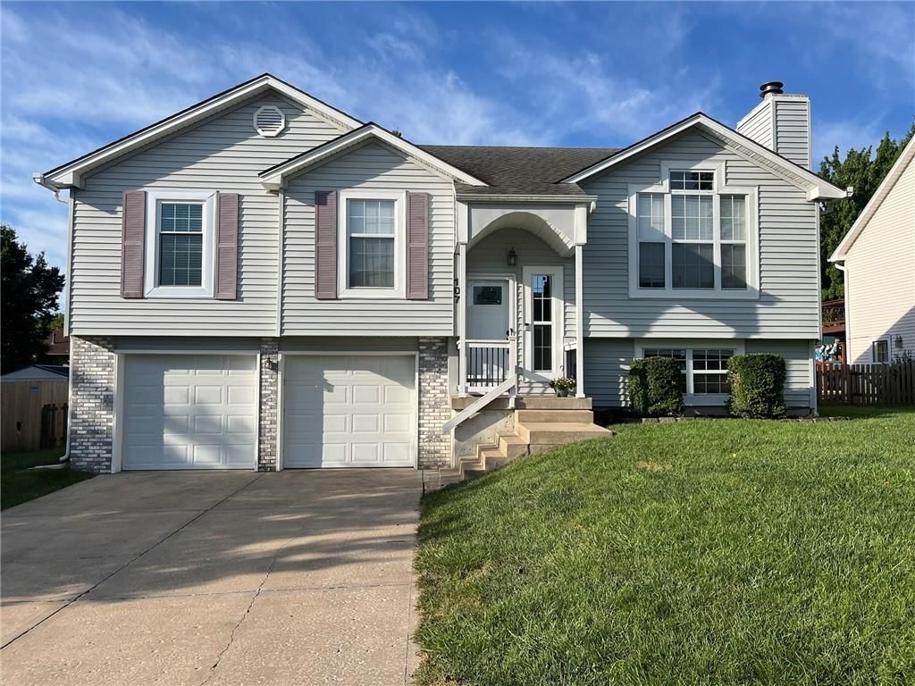 107 E Laredo Trail, Raymore, MO