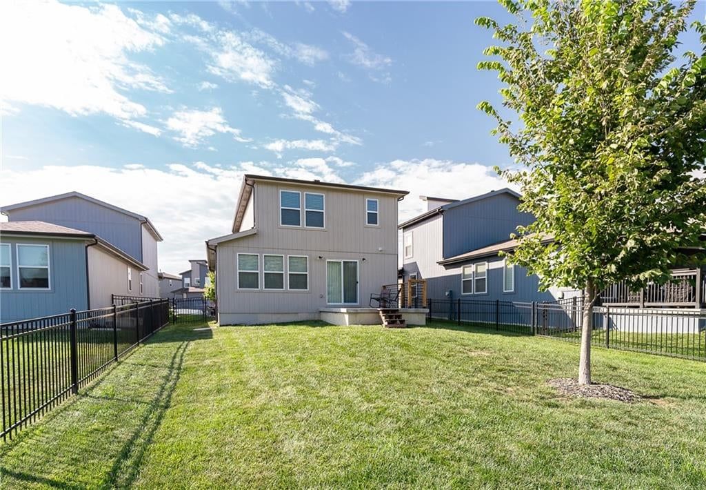 18069 Hauser Street — photo 27