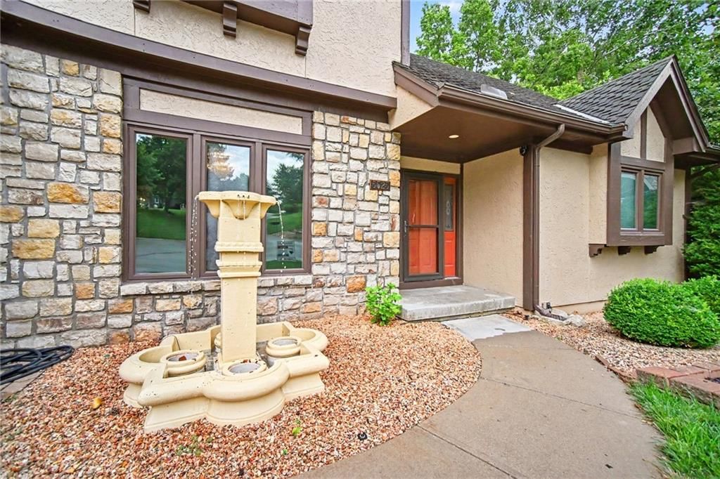 5525 N Oakdale Place — photo 3