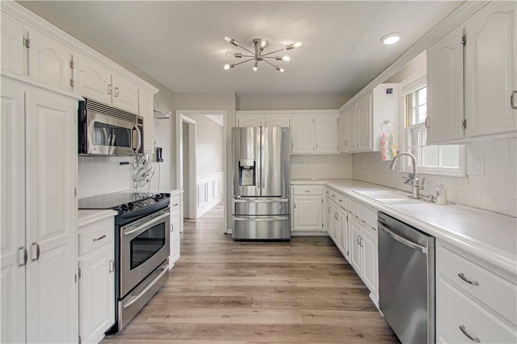 Photo 5 of 29 - 5014 NW 85th Street, Kansas City, MO 64154