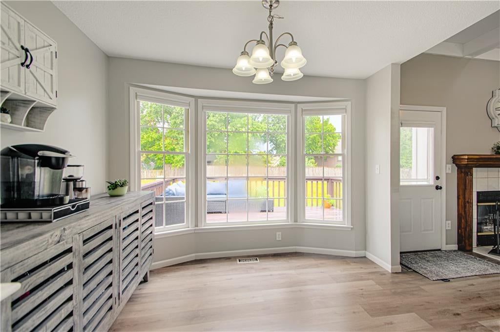 Photo 6 of 29 - 5014 NW 85th Street, Kansas City, MO 64154