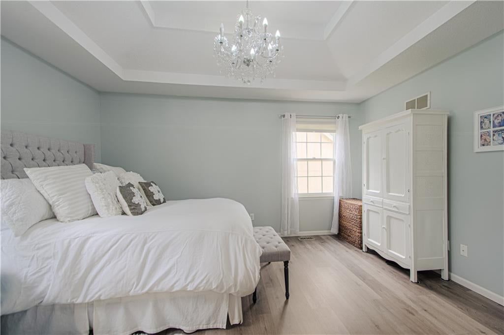 Photo 10 of 29 - 5014 NW 85th Street, Kansas City, MO 64154