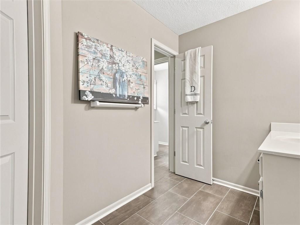 5822 NE Timber Hills Drive — photo 3