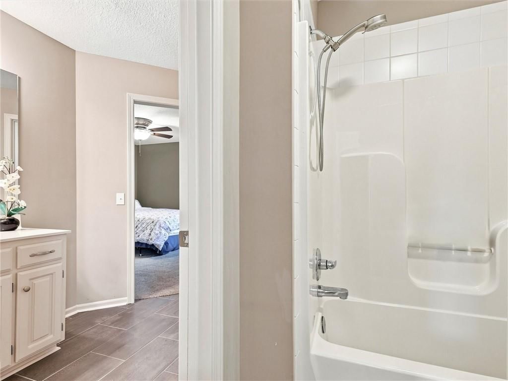 5822 NE Timber Hills Drive — photo 4