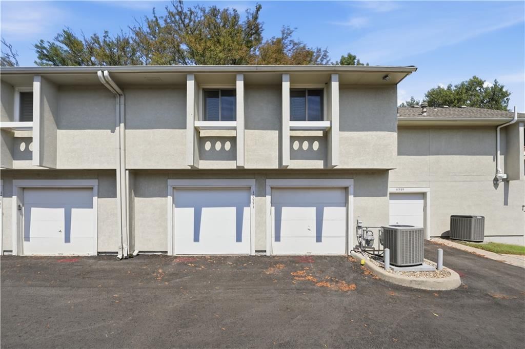 10991 Gillette Street — photo 32
