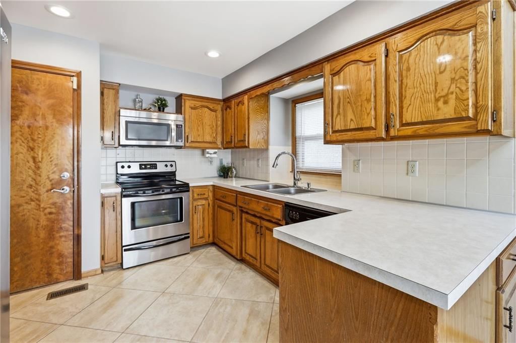 15295 Newton Drive — photo 13