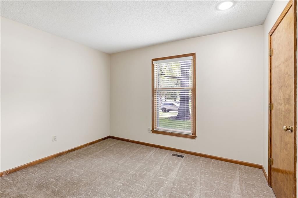 15295 Newton Drive — photo 27
