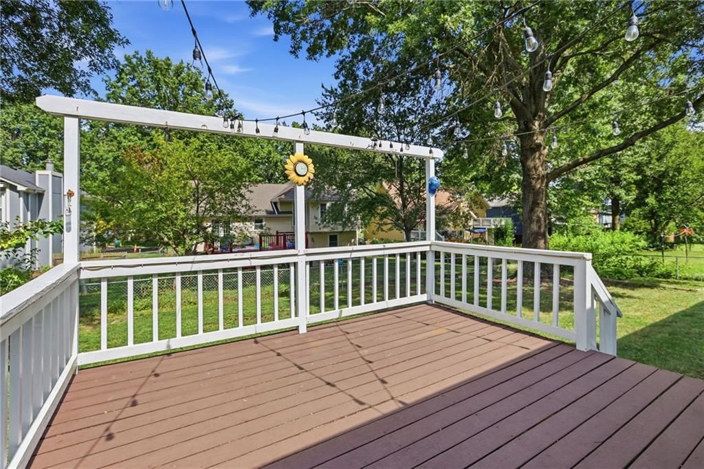 15295 Newton Drive — photo 32
